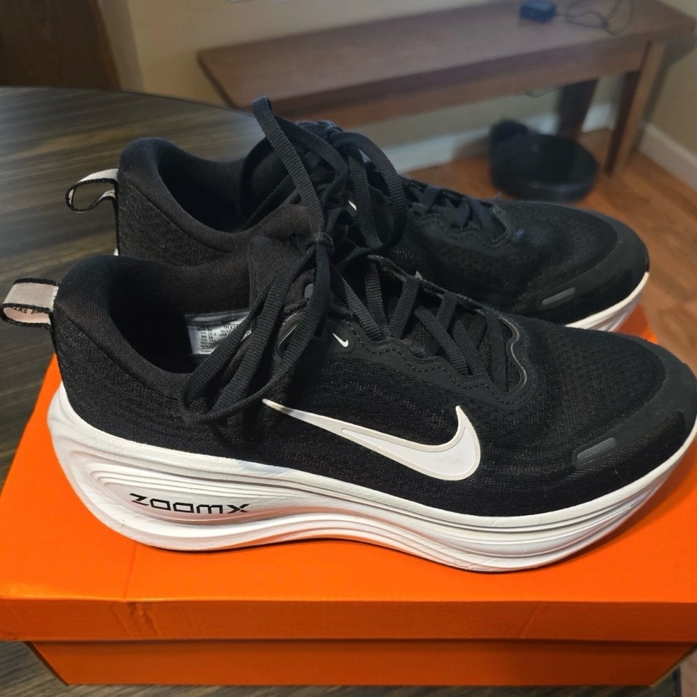 Nike Vomero Plus Zoomx 8.5 Wide Women's black white tennis shoes sneakers